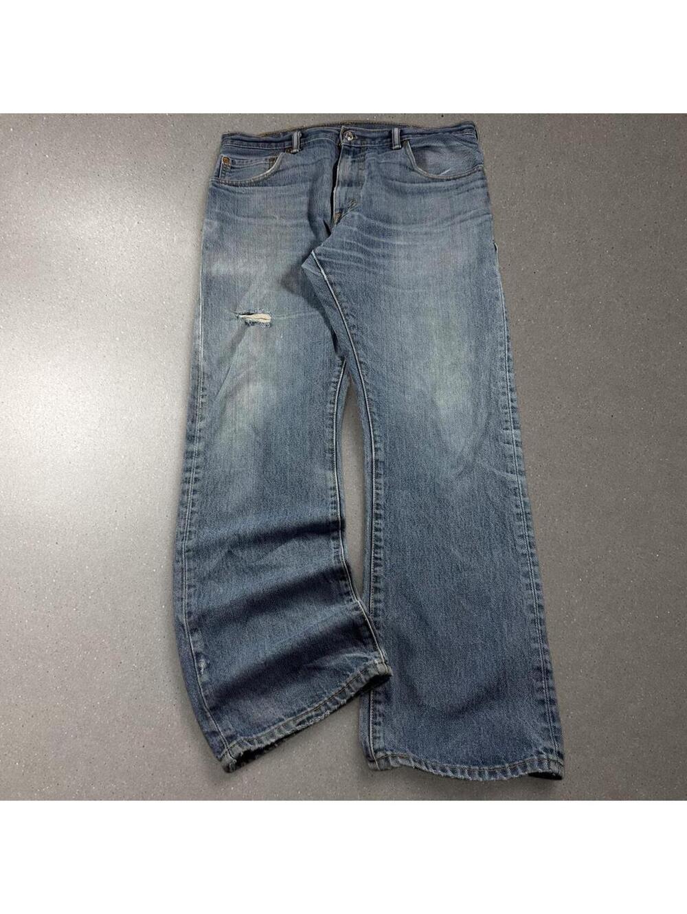 Y2K cowboy western Levi’s 517 distressed bootcut jeans - fits 34x31